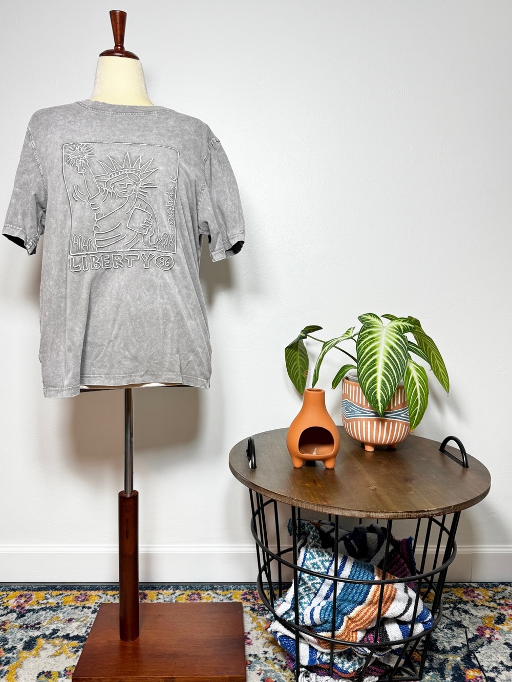 Keith Haring - Vintage-Inspired Gray Liberty Graphic Short-Sleeve Tee